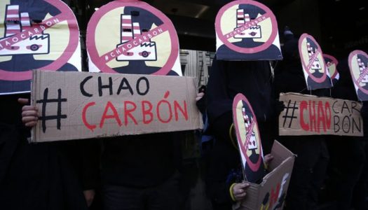 “Déjalo Bajo Tierra”: Científicos y ONG piden el fin de la industria del carbón en Chile